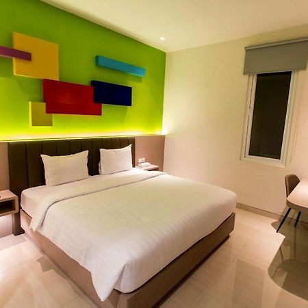 Zoom Dharmahusada Hotel سورابايا المظهر الخارجي الصورة