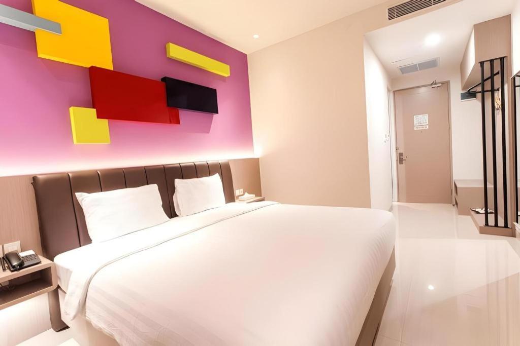 Zoom Dharmahusada Hotel سورابايا المظهر الخارجي الصورة