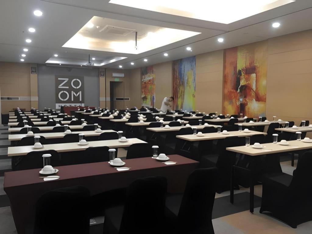 Zoom Dharmahusada Hotel سورابايا المظهر الخارجي الصورة