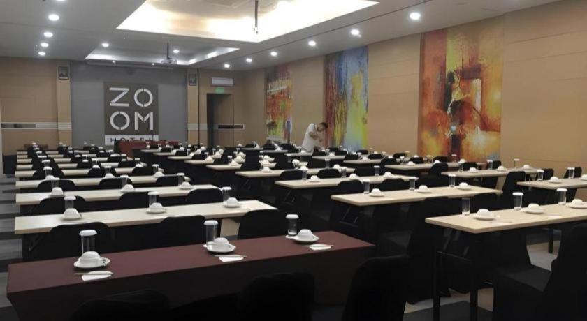 Zoom Dharmahusada Hotel سورابايا المظهر الخارجي الصورة