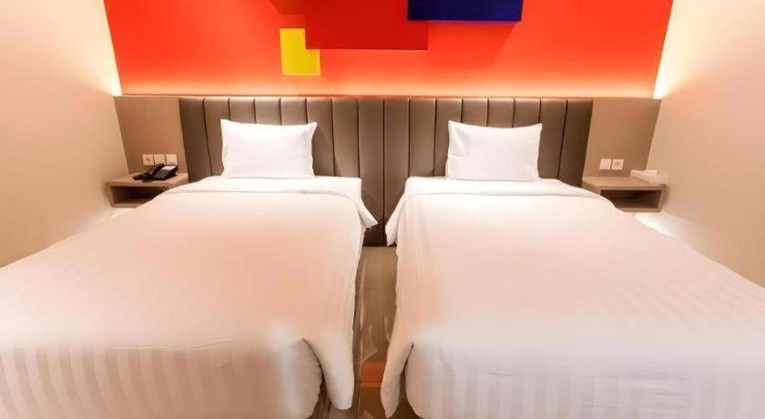 Zoom Dharmahusada Hotel سورابايا المظهر الخارجي الصورة