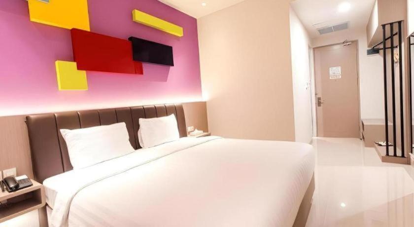 Zoom Dharmahusada Hotel سورابايا المظهر الخارجي الصورة