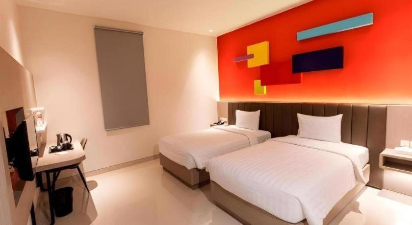 Zoom Dharmahusada Hotel سورابايا المظهر الخارجي الصورة