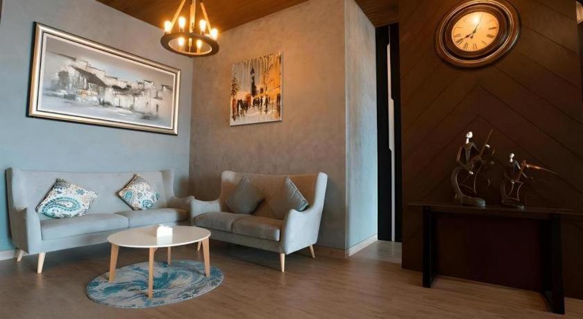 Zoom Dharmahusada Hotel سورابايا المظهر الخارجي الصورة