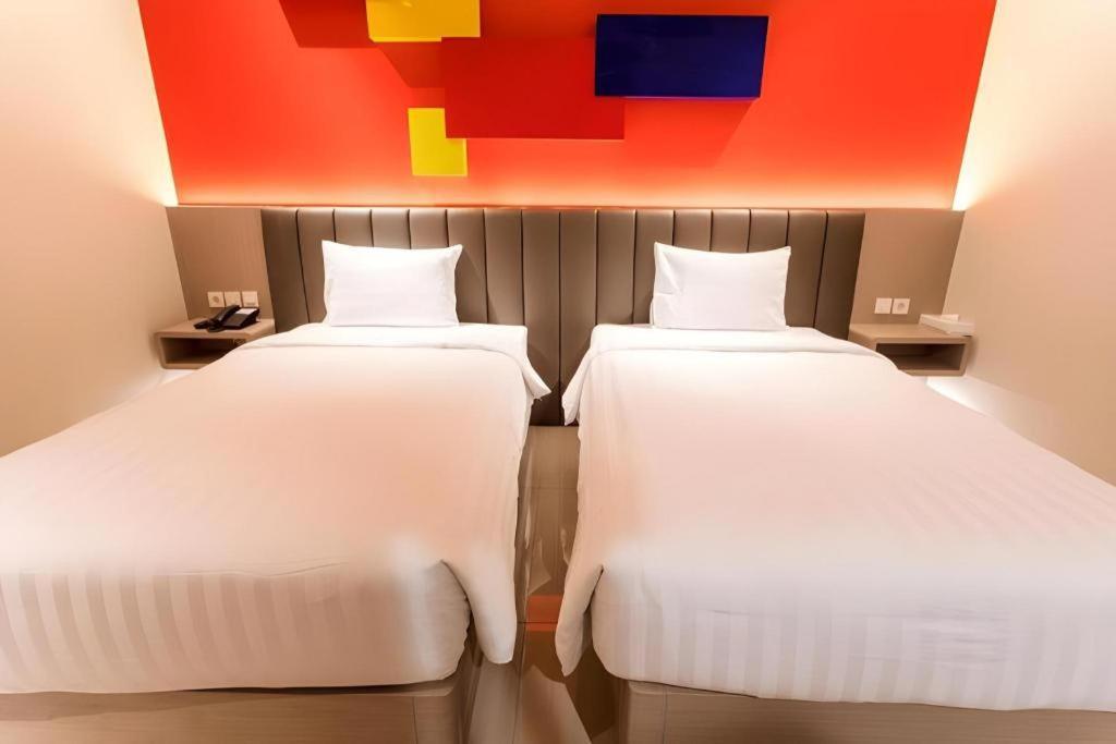 Zoom Dharmahusada Hotel سورابايا المظهر الخارجي الصورة