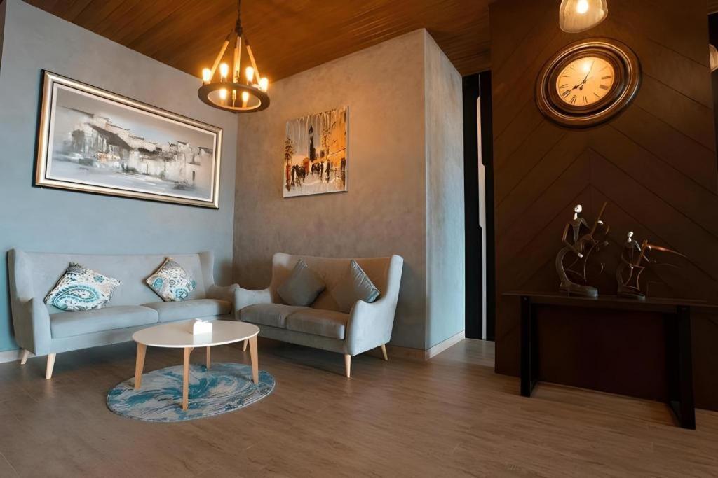 Zoom Dharmahusada Hotel سورابايا المظهر الخارجي الصورة